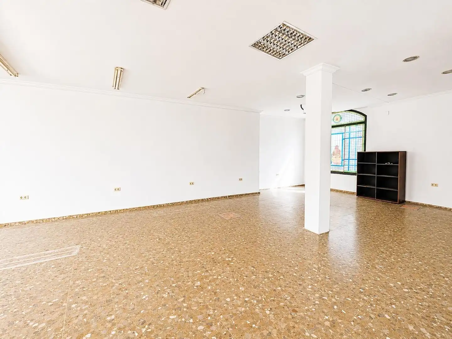Gewerbefläche zum Verkauf in Calle ESPELETE, imagen 3
