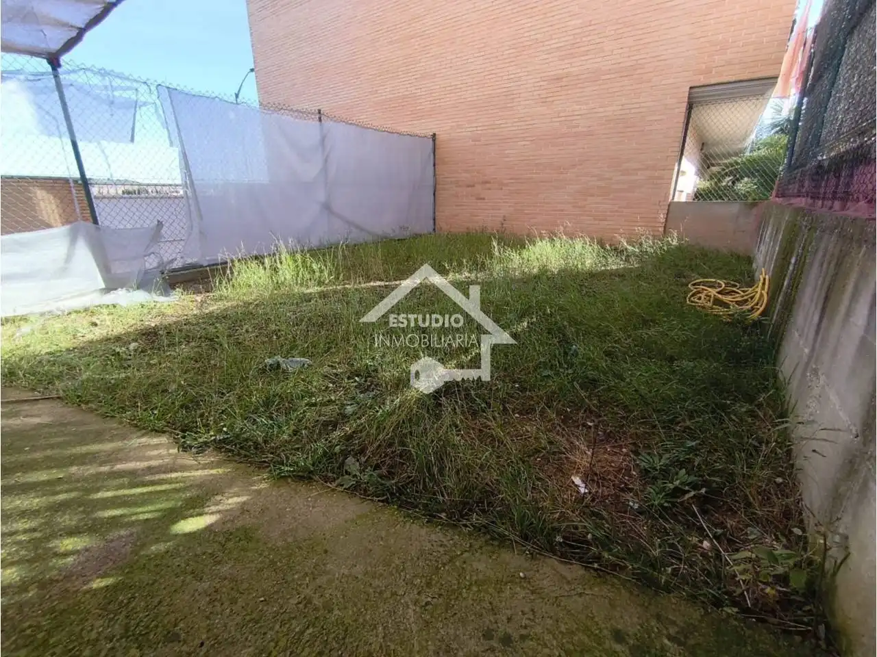 Casa adosada en venta en Mendavia con Calefacción, Jardín privado y Parquet