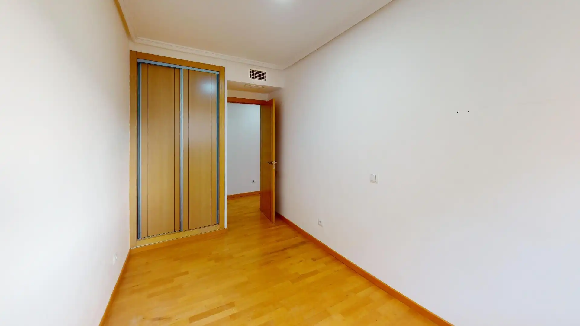 Wohnung zum Verkauf in Valencia mit Klimaanlage, Parkett und Gemeinschaftspool