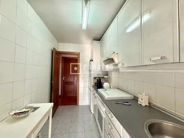 Cocina de Piso en venta en Madrid con Jardín privado, Parquet y Piscina