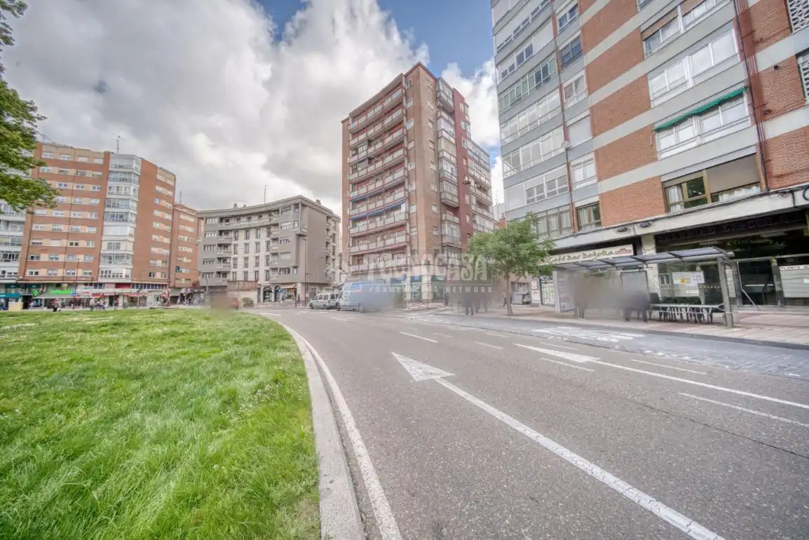 Vista exterior de Pis en venda en Valladolid amb Balcó