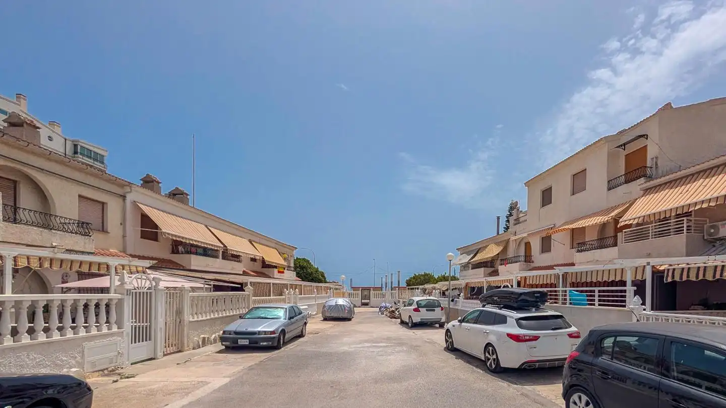 Vista exterior de Casa adosada en venta en Santa Pola con Aire acondicionado, Terraza y Amueblado