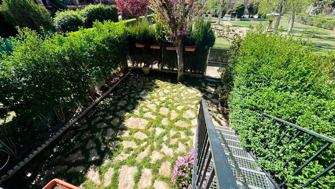 Jardín de Casa adosada en venta en Zaragoza con Aire acondicionado, Terraza y Piscina comunitaria