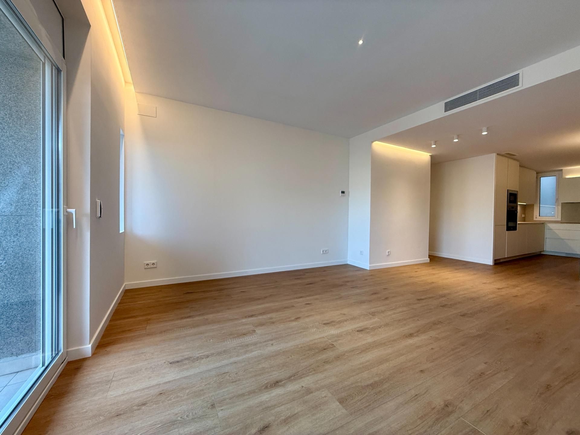 Living room of Flat for sale in  Barcelona Capital  with Parquet flooring and Terrace