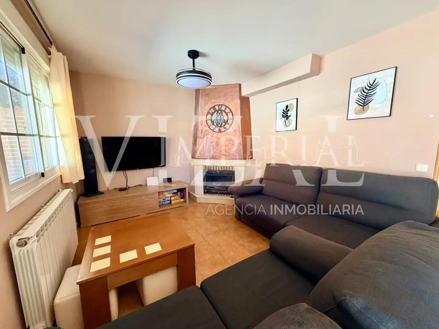 Sala de estar de Casa adosada en venta en Argés con Aire acondicionado, Calefacción y Amueblado
