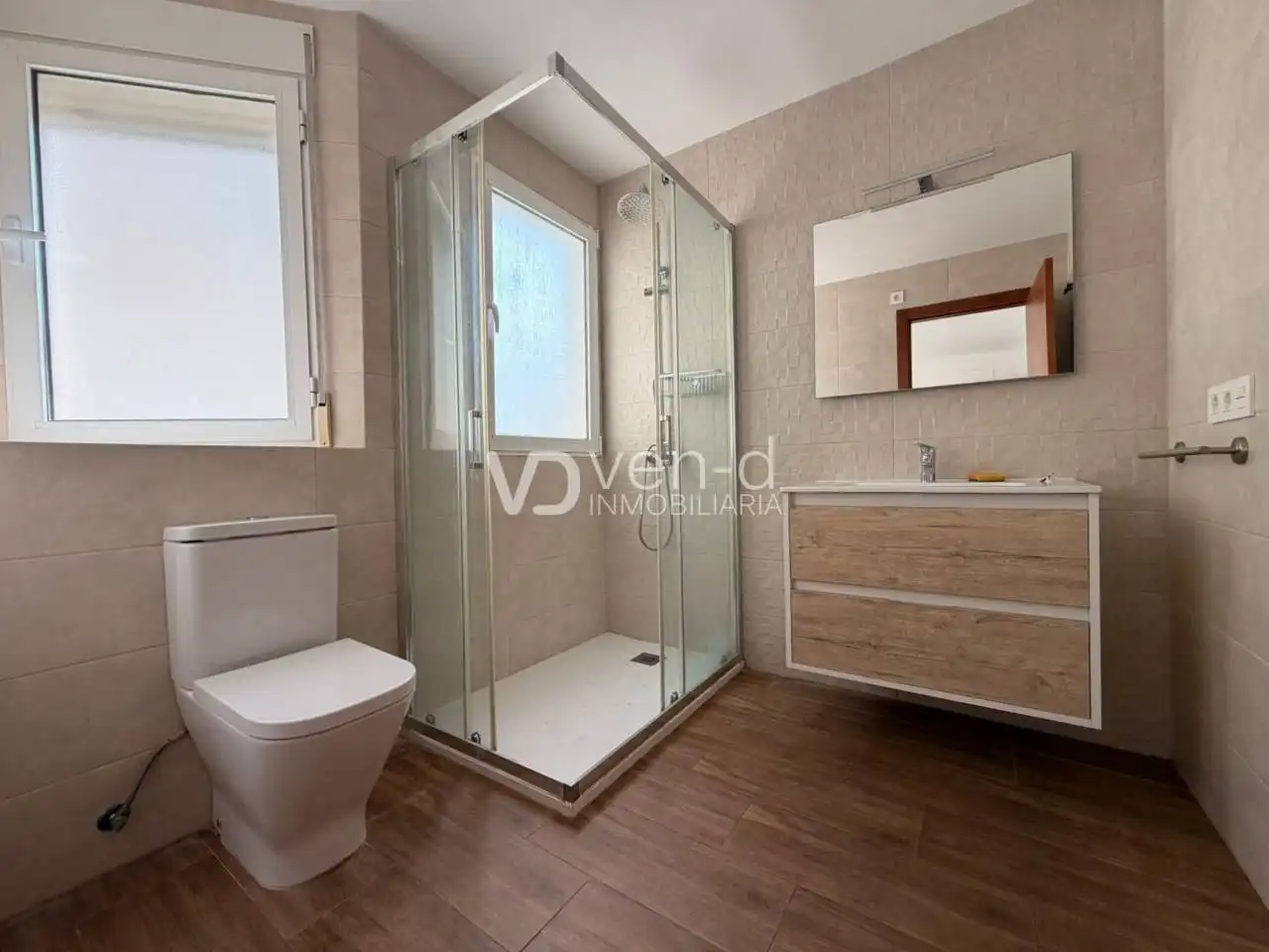Baño de Piso en venta en Enguera con Terraza y Balcón