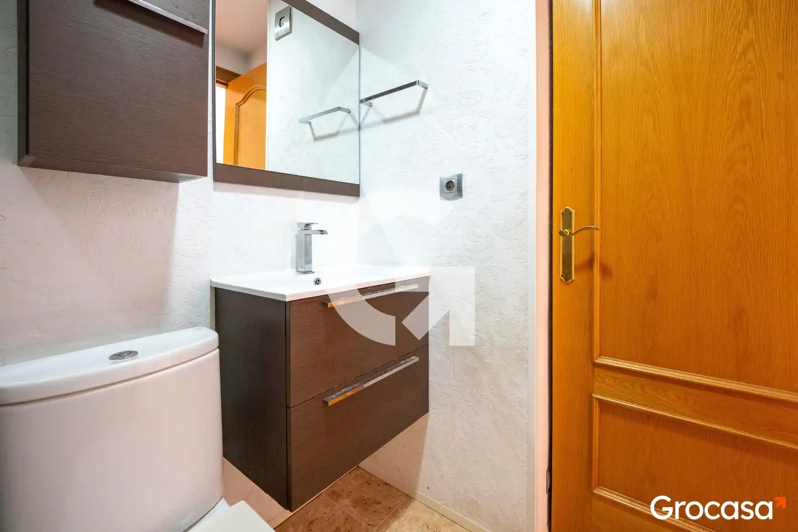 Bathroom of Flat for sale in Mataró  with Air Conditioner, Oven and TV