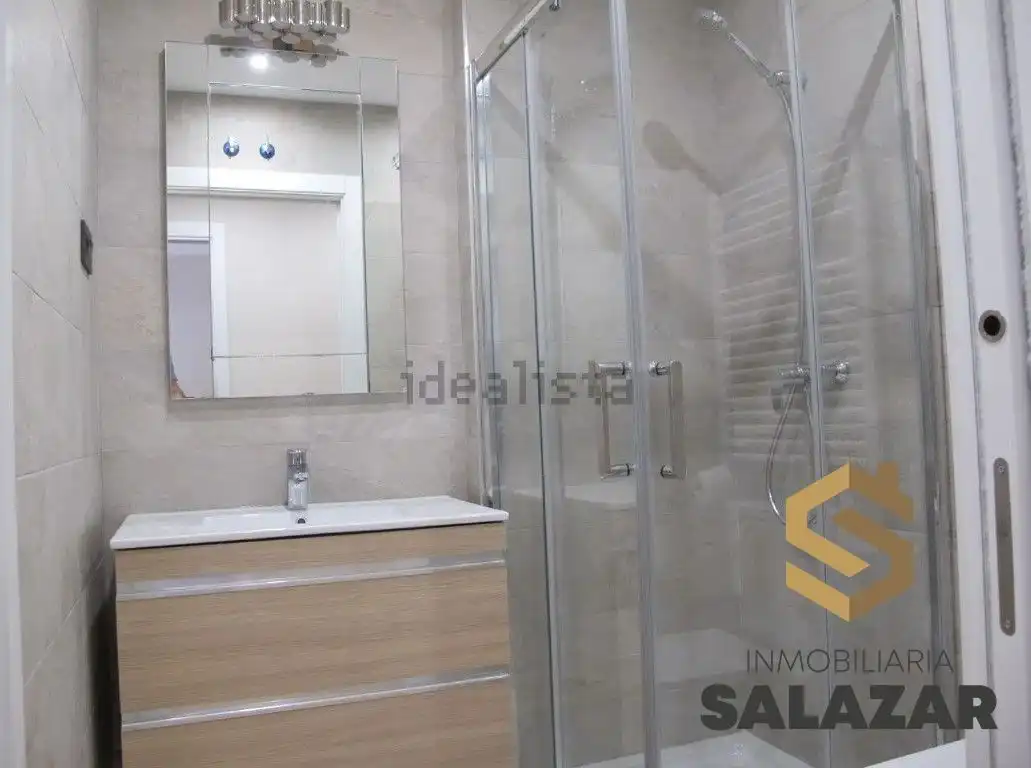 Bathroom of Flat for rent in Bilbao   with Heating and Furnished