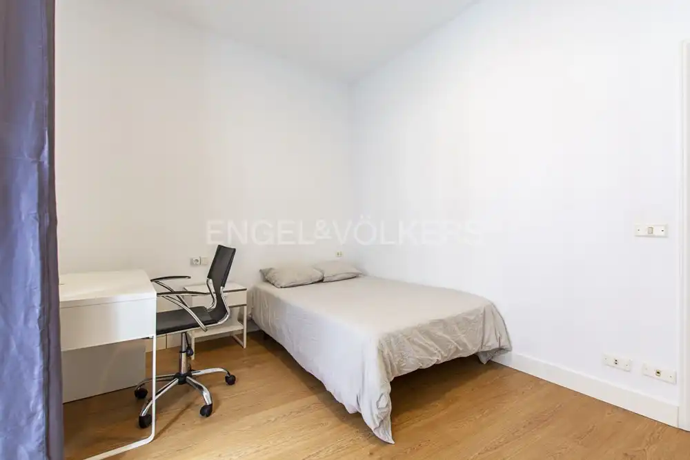 Schlafzimmer von Wohnung zur Miete in Madrid mit Klimaanlage, Heizung und Möbliert