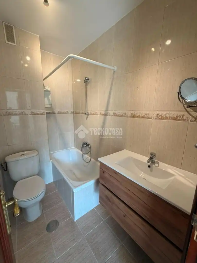 Bathroom of Flat for rent in Getafe  with Air Conditioner and Heating
