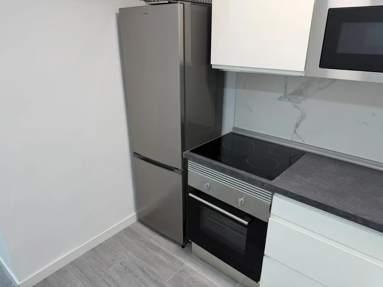 Cuina de Planta baixa de lloguer en Madrid amb Aire condicionat i Moblat