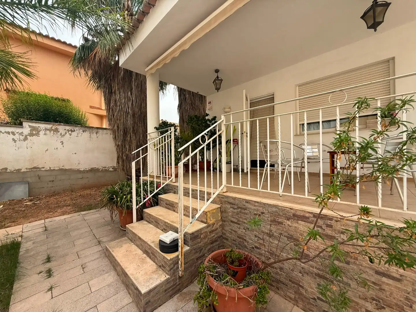 Vista exterior de Casa o xalet en venda en La Pobla de Vallbona amb Aire condicionat, Calefacció i Jardí privat