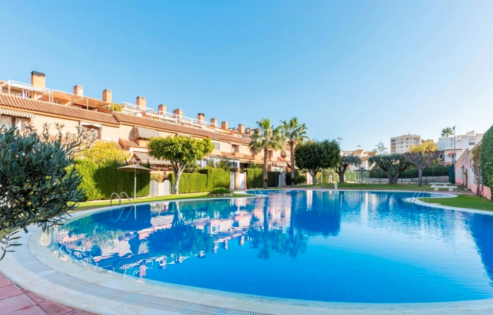 Piscina de Casa adosada en venta en Alicante / Alacant con Aire acondicionado, Calefacción y Parquet