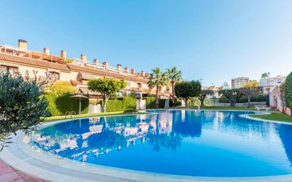 Piscina de Casa adosada en venda en Alicante / Alacant amb Aire condicionat, Calefacció i Parquet