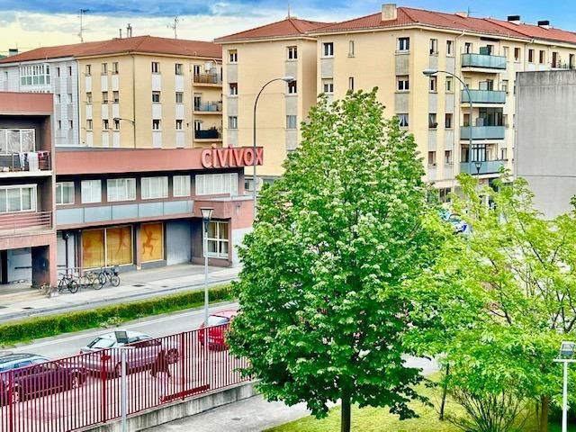Vista exterior de Pis en venda en  Pamplona / Iruña amb Calefacció, Parquet i Traster