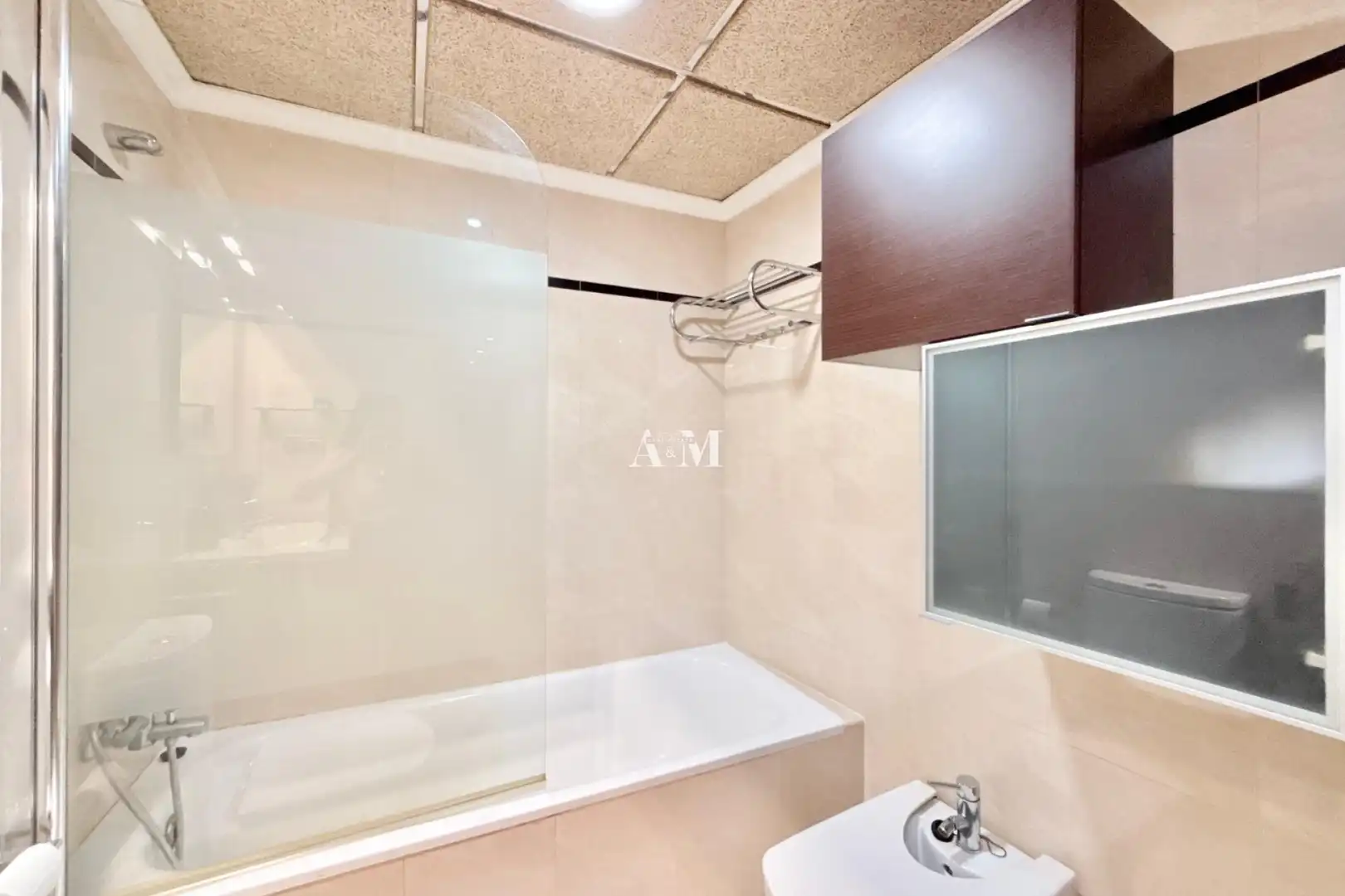 Bany de Apartament de lloguer en Torrevieja amb Aire condicionat, Calefacció i Terrassa