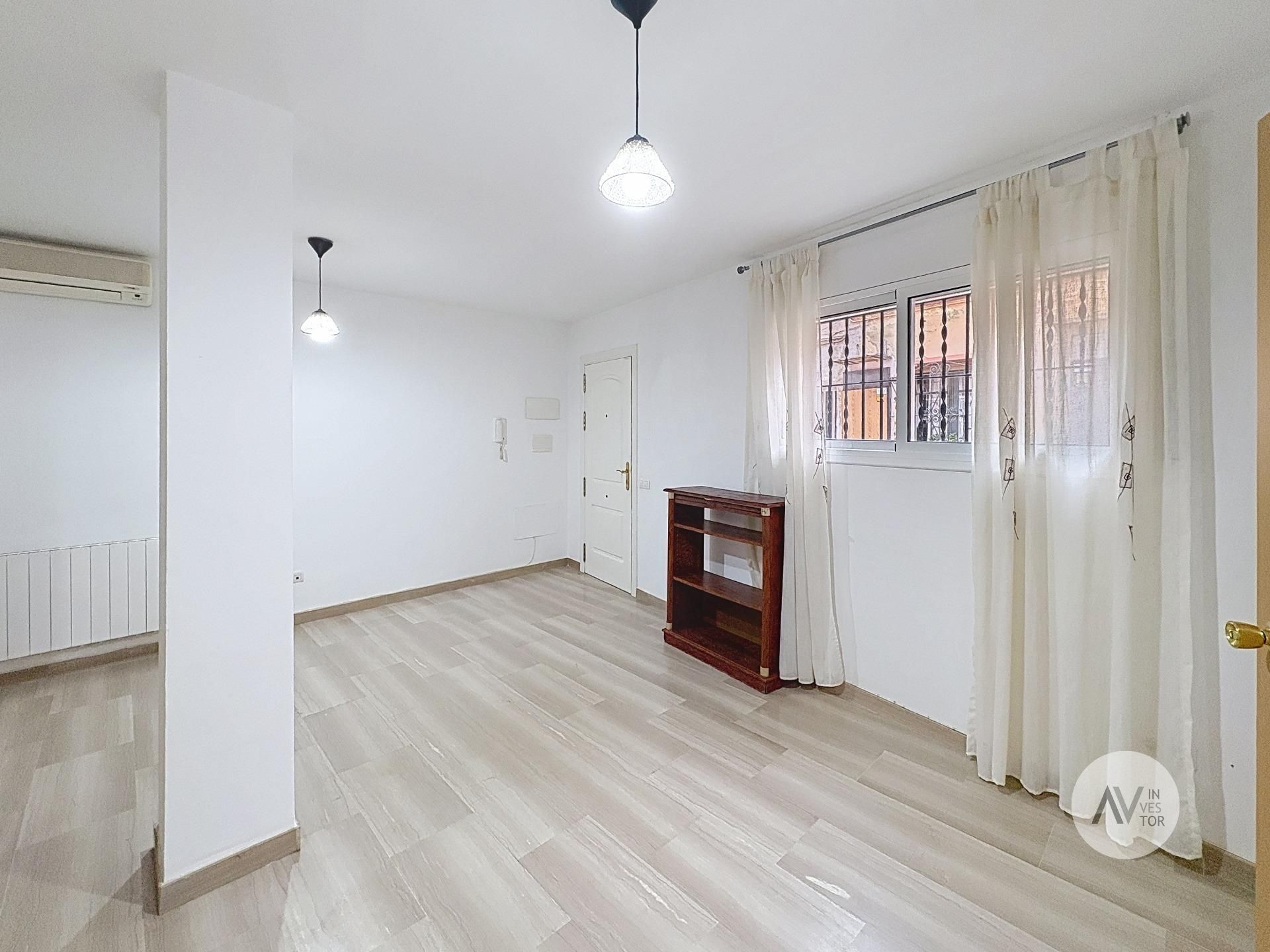Bedroom of Planta baja for sale in Cornellà de Llobregat  with Air Conditioner and Terrace