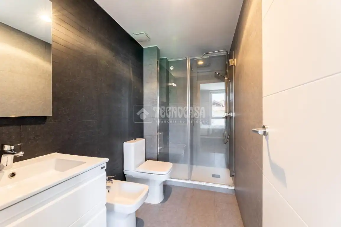 Bathroom of Flat for sale in Torrelodones  with Air Conditioner, Heating and Terrace