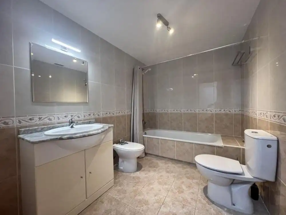 Bathroom of Apartments for rent in Marbella  with Air Conditioner, Heating and Terrace