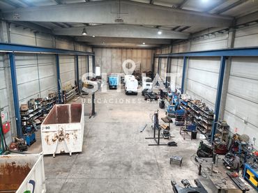 Nau industrial de lloguer a Carrer del Mestral 5
