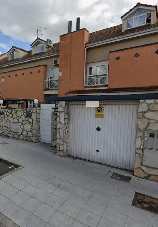 Aparcament de Casa o xalet en venda en Parla amb Jardí privat