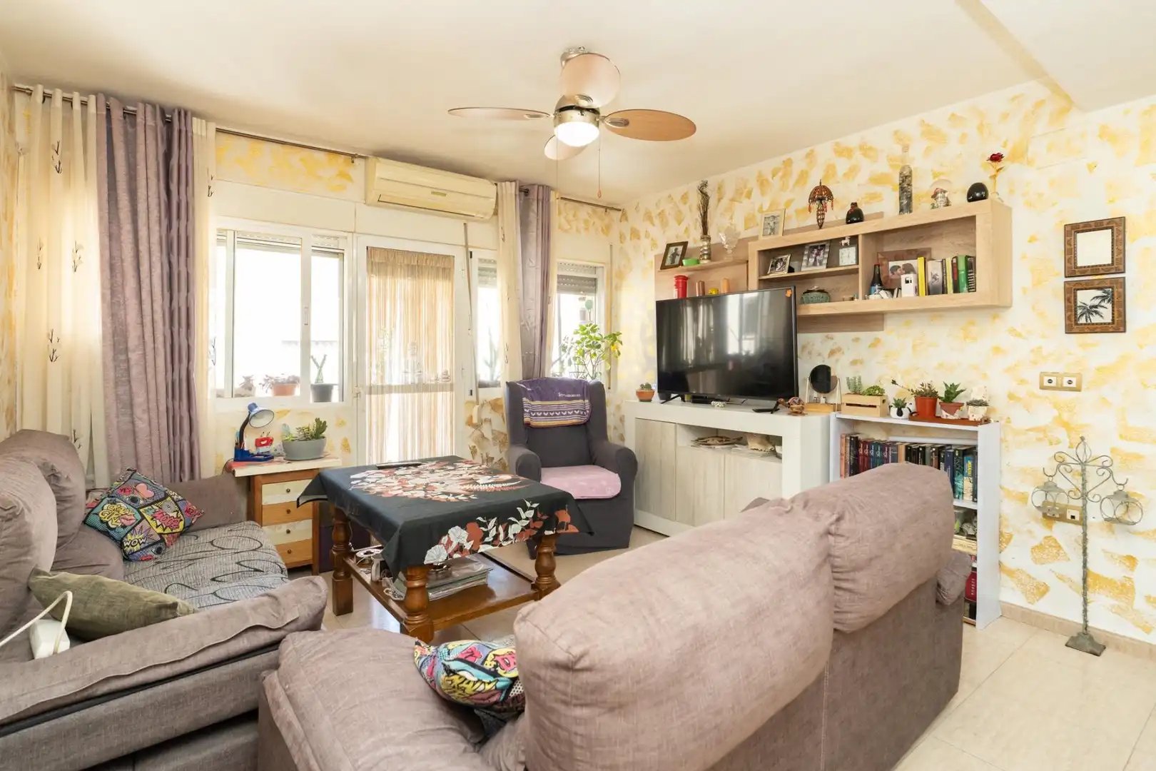 Living room of Flat for sale in Motril  with Air Conditioner and Balcony