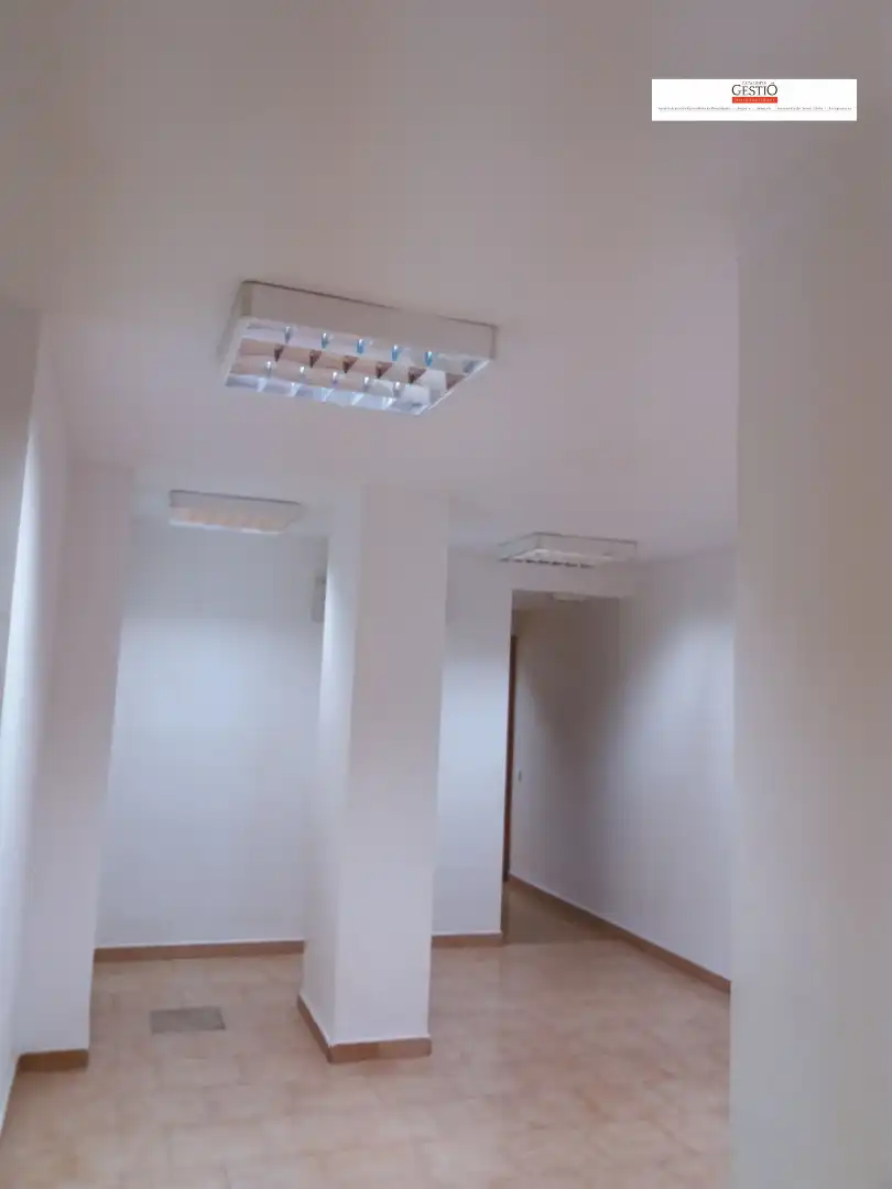 Büro zur Miete in Vallirana mit Klimaanlage