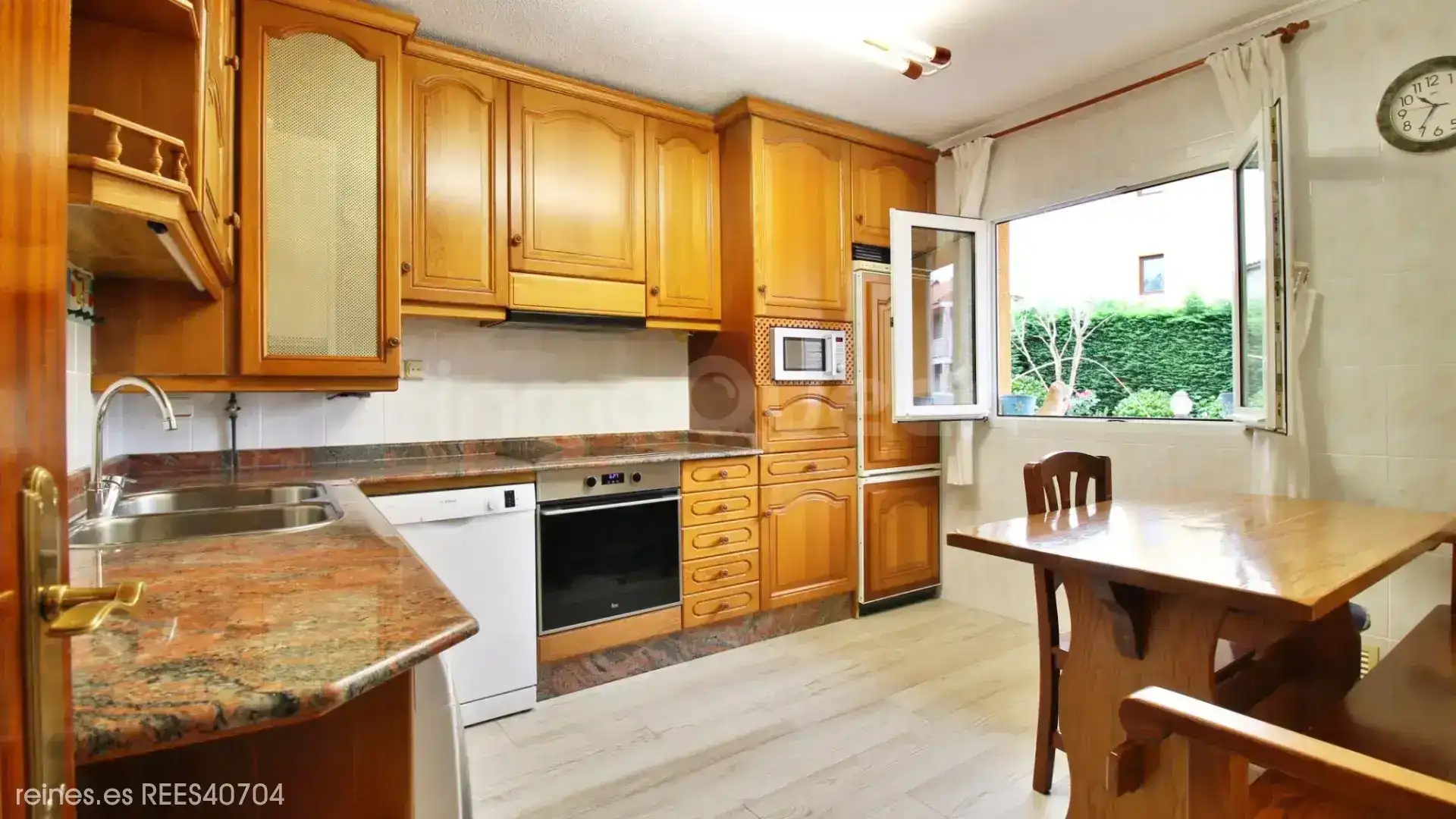 Cocina de Casa adosada en venta en Penagos con Jardín privado, Terraza y Amueblado
