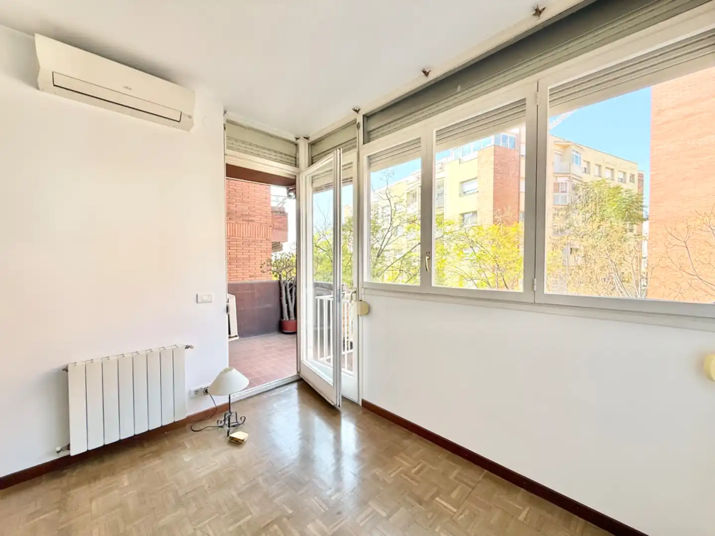Bedroom of Flat for sale in Sant Just Desvern  with Air Conditioner, Heating and Parquet flooring