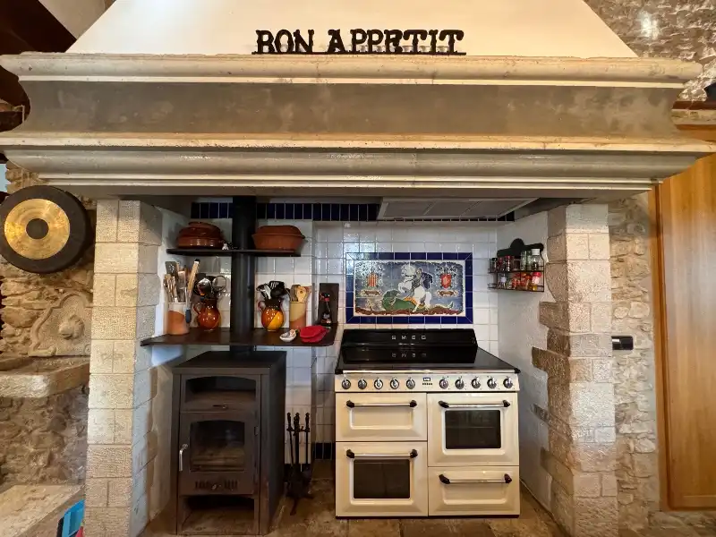 Cocina de Finca rústica en venta en Ullastret con Aire acondicionado, Calefacción y Jardín privado