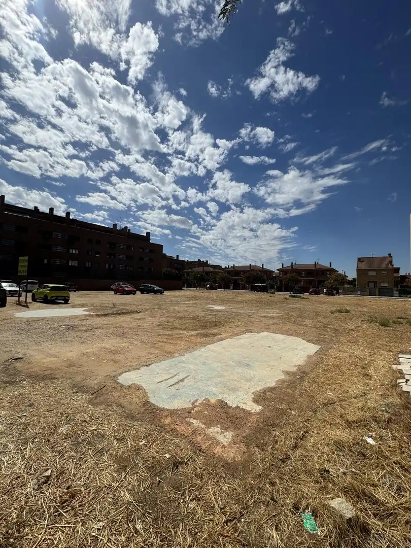 Lands and plots for sale in Calle Antonio Gala, imagen 4
