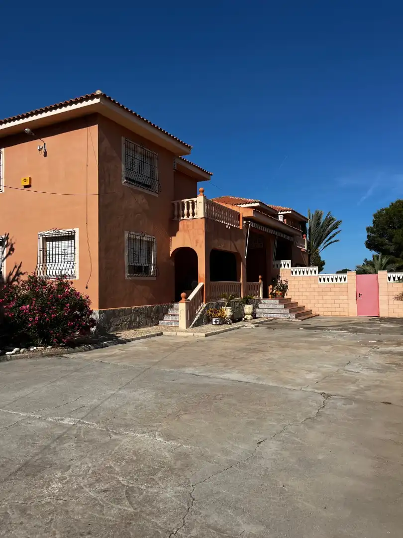 Außenansicht von Country house zum Verkauf in Mutxamel mit Privatgarten und Terrasse