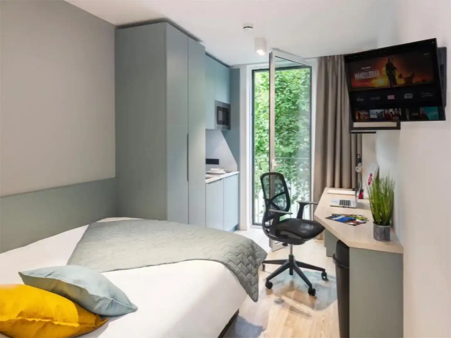 Schlafzimmer von Wohnung zur Miete in Barcelona mit Klimaanlage, Privatgarten und Parkett