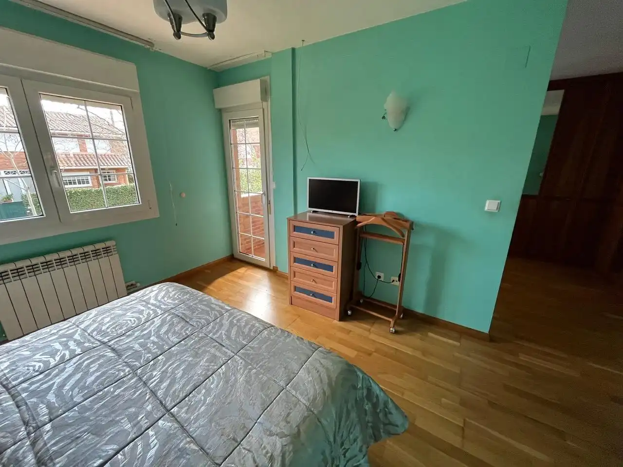 Habitación de Casa adosada en venta en Zaragoza con Aire acondicionado, Calefacción y Jardín privado