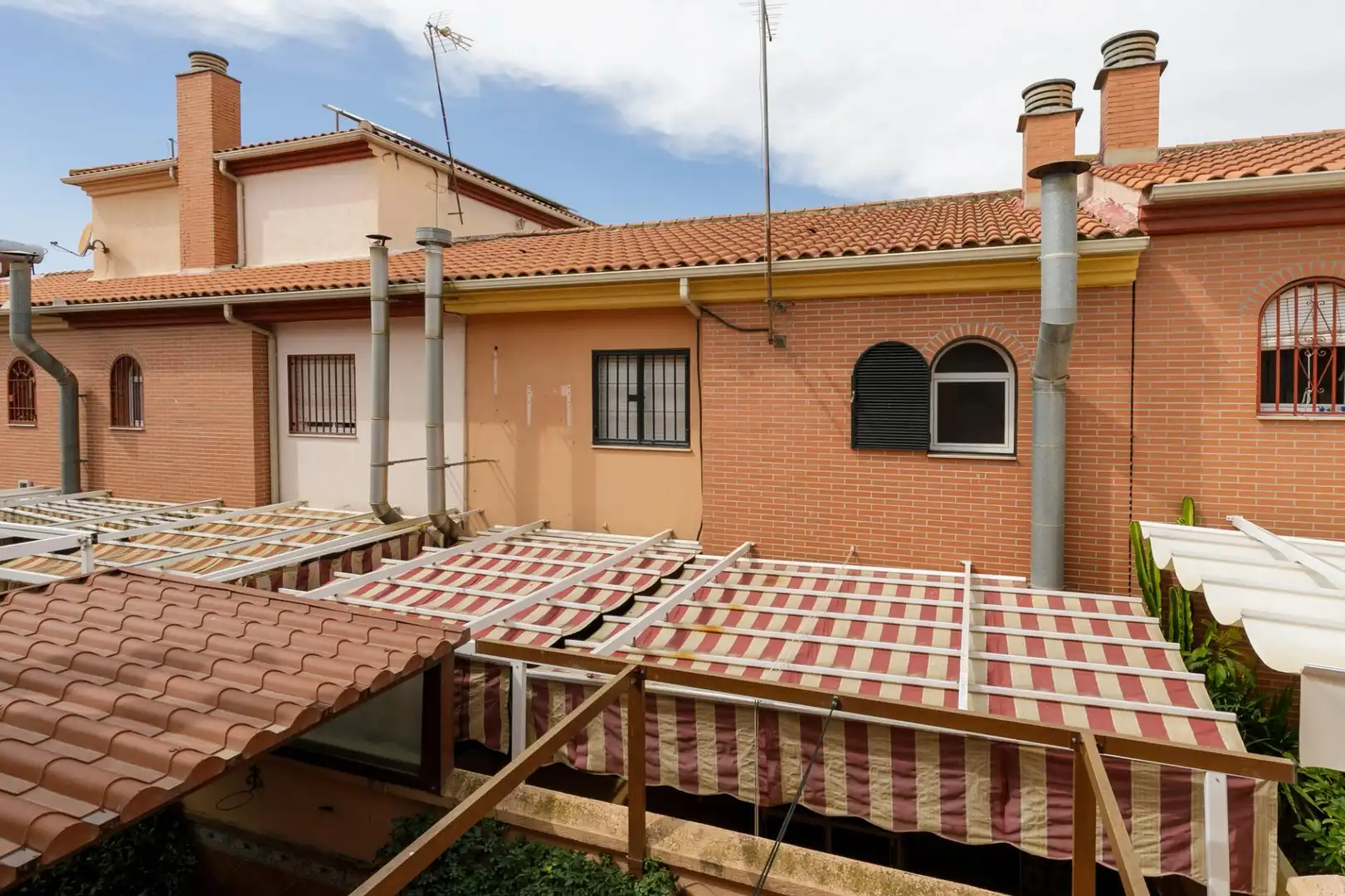 Casa adosada en venda a Angustias - Chana - Encina