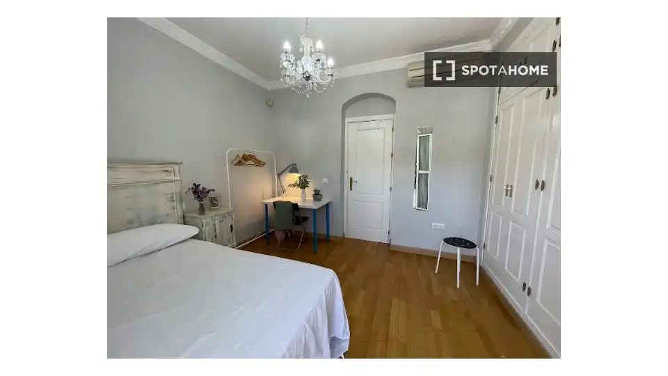 Habitación de Piso de alquiler en Sevilla con Aire acondicionado, Calefacción y Amueblado
