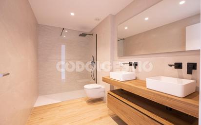 Bathroom of House or chalet for sale in Torelló  with Balcony