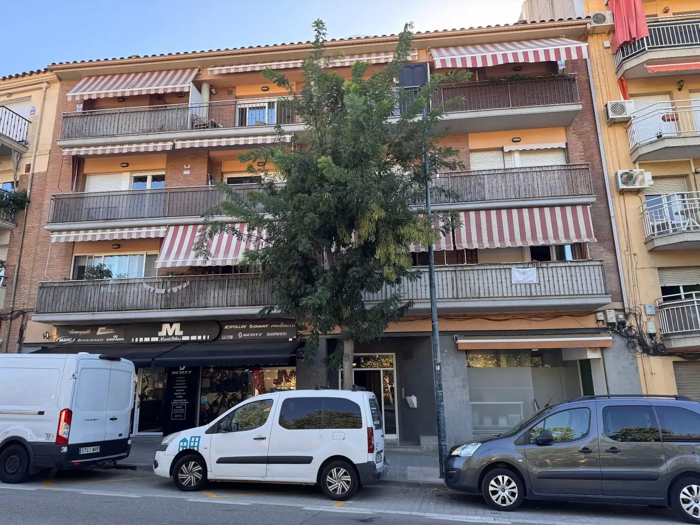 Pis amb ascensor en venda a RIERA I PENYA