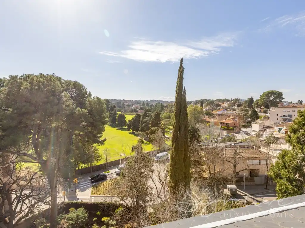 Vista exterior de Ático en venta en Sant Cugat del Vallès con Aire acondicionado