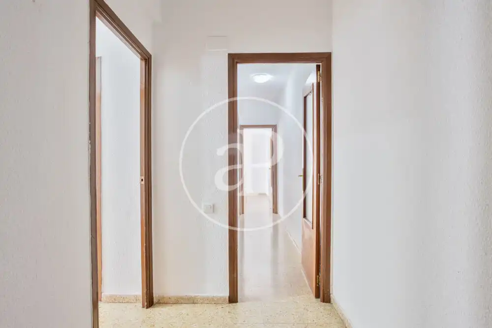 Flat for rent in Valencia  with Air Conditioner, Terrace and Furnished