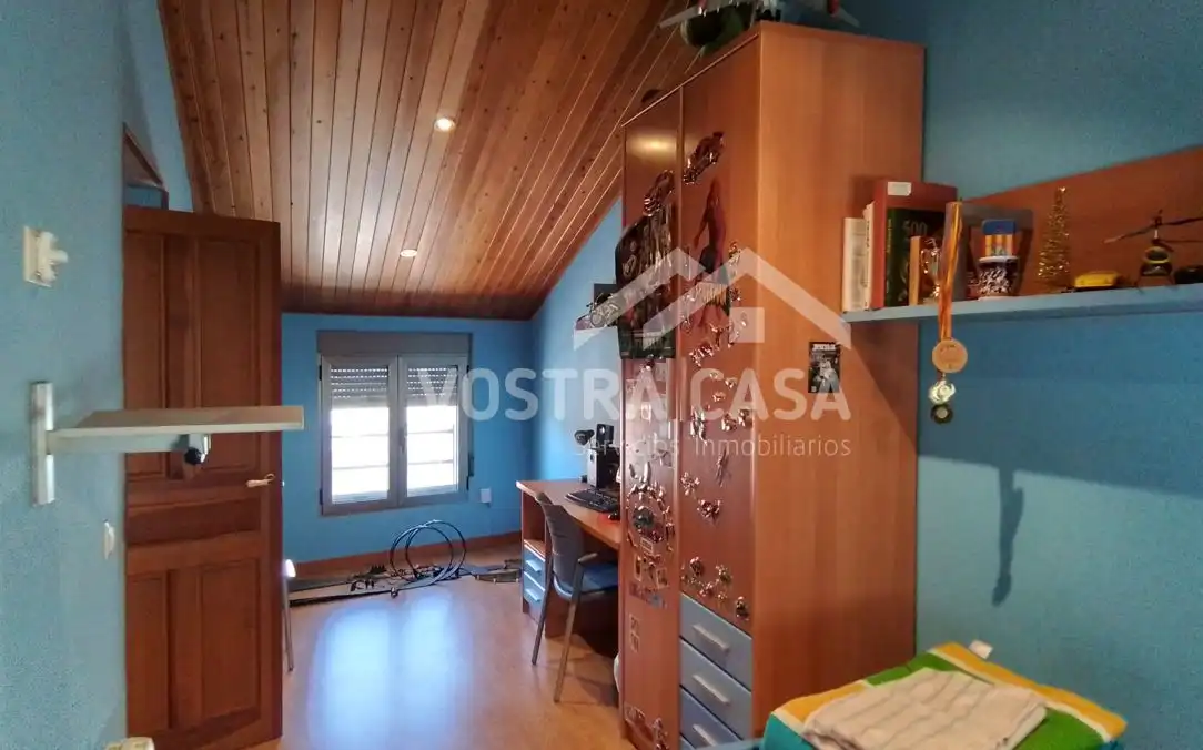Detached homes for sale in Requena  with Air Conditioner, Heating and Alarm
