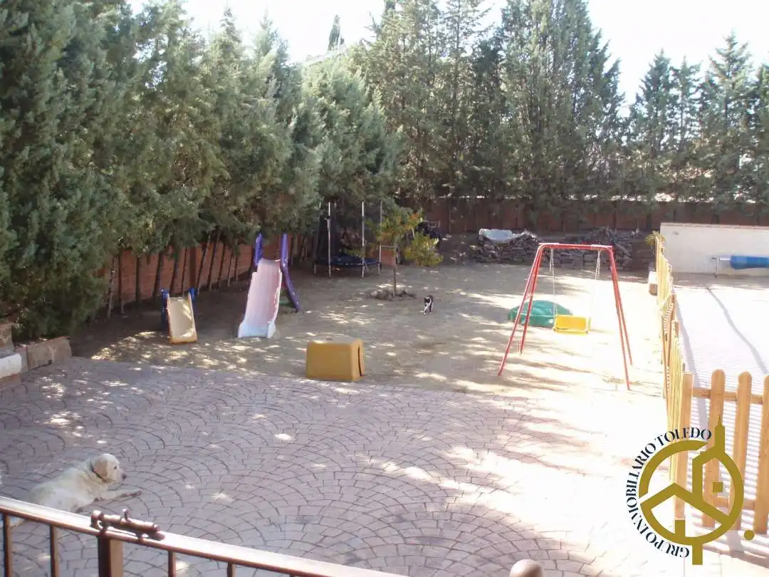 Garden of Houses for sale in Nambroca  with Air Conditioner, Heating and Private garden