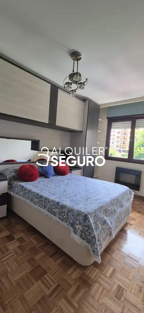 Habitación de Loft de alquiler en Oviedo  con Amueblado