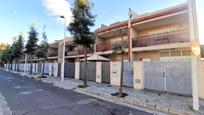 Vista exterior de Casa adosada de lloguer en Sagunto / Sagunt amb Aire condicionat, Terrassa i Balcó