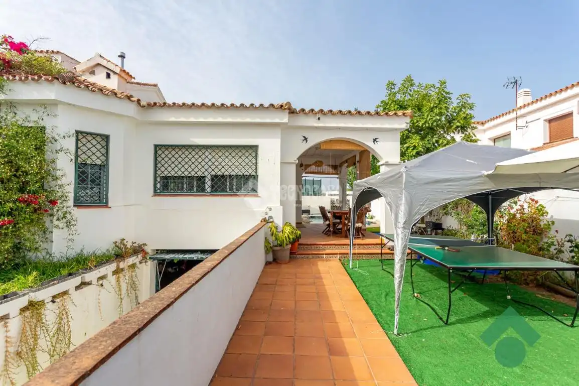 Terrassa de Casa adosada en venda en Algeciras amb Jardí privat, Terrassa i Piscina