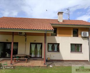 Vista exterior de Casa o xalet en venda en Llanera amb Aire condicionat, Calefacció i Parquet