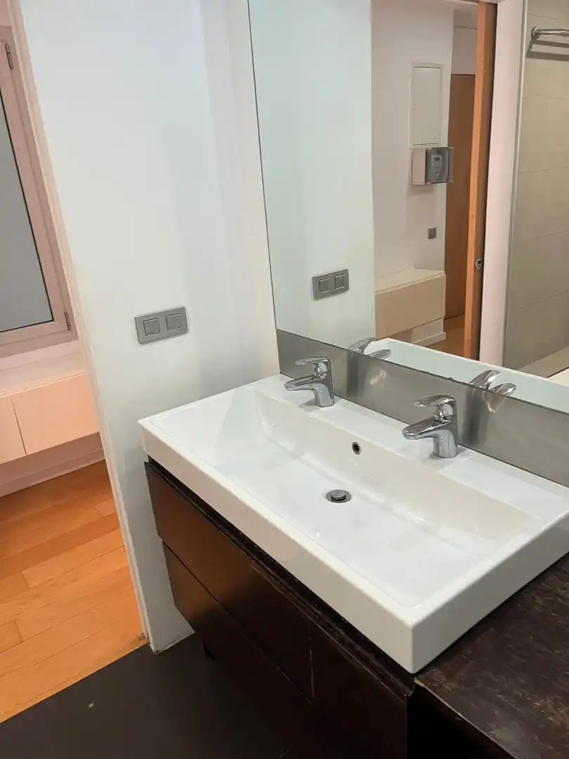 Baño de Piso en venta en Barcelona con Horno, Lavadora y Microondas