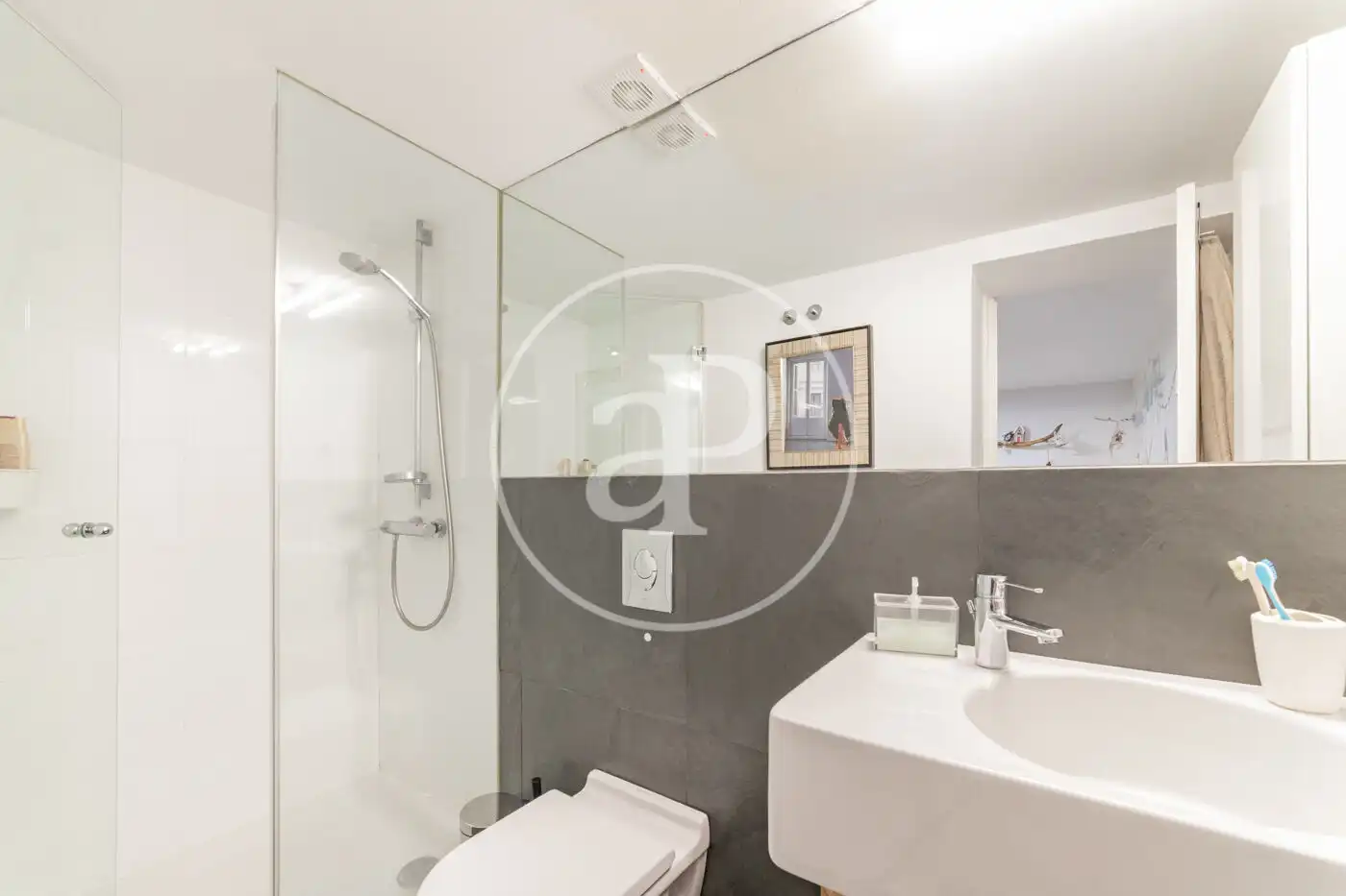 Baño de Piso en venta en Madrid con Calefacción, Terraza y Trastero