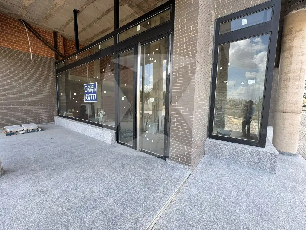 Gewerbefläche zur Miete in Avenida ROZAS DEL REY DON PEDRO, imagen 2