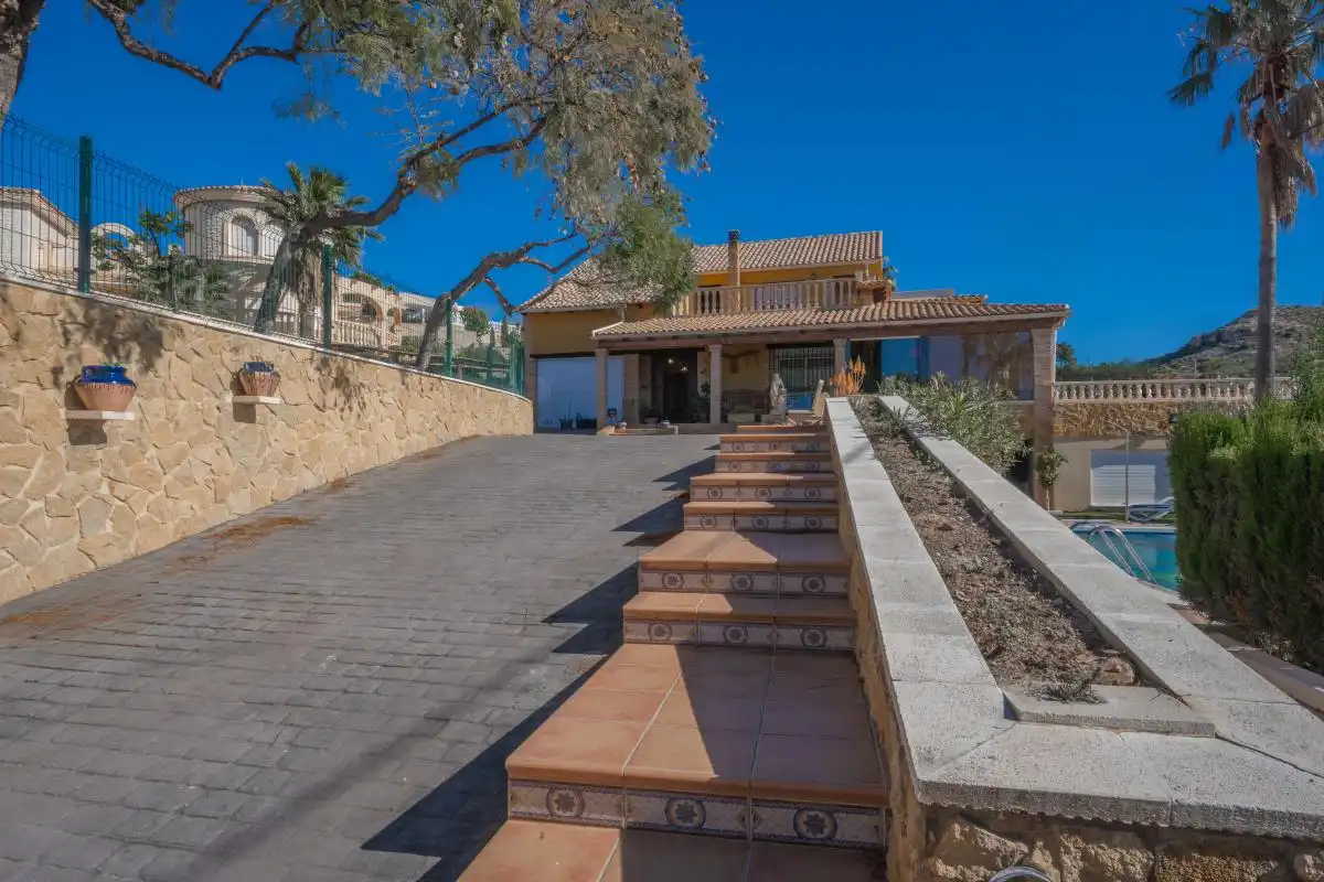 Exterior view of Houses for sale in San Vicente del Raspeig / Sant Vicent del Raspeig  with Air Conditioner, Heating and Private garden